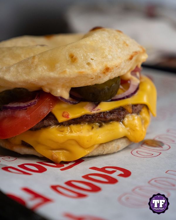 Cheeseburger photographié pour un fast-food burger